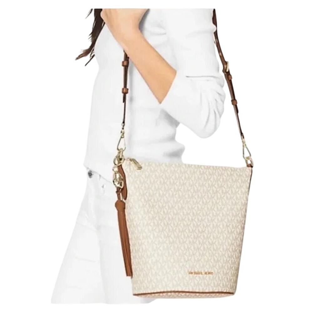 Michael Kors Brooke Medium Zip Bucket Messenger Bag Vanilla MK NWT - Picture 2 of 13